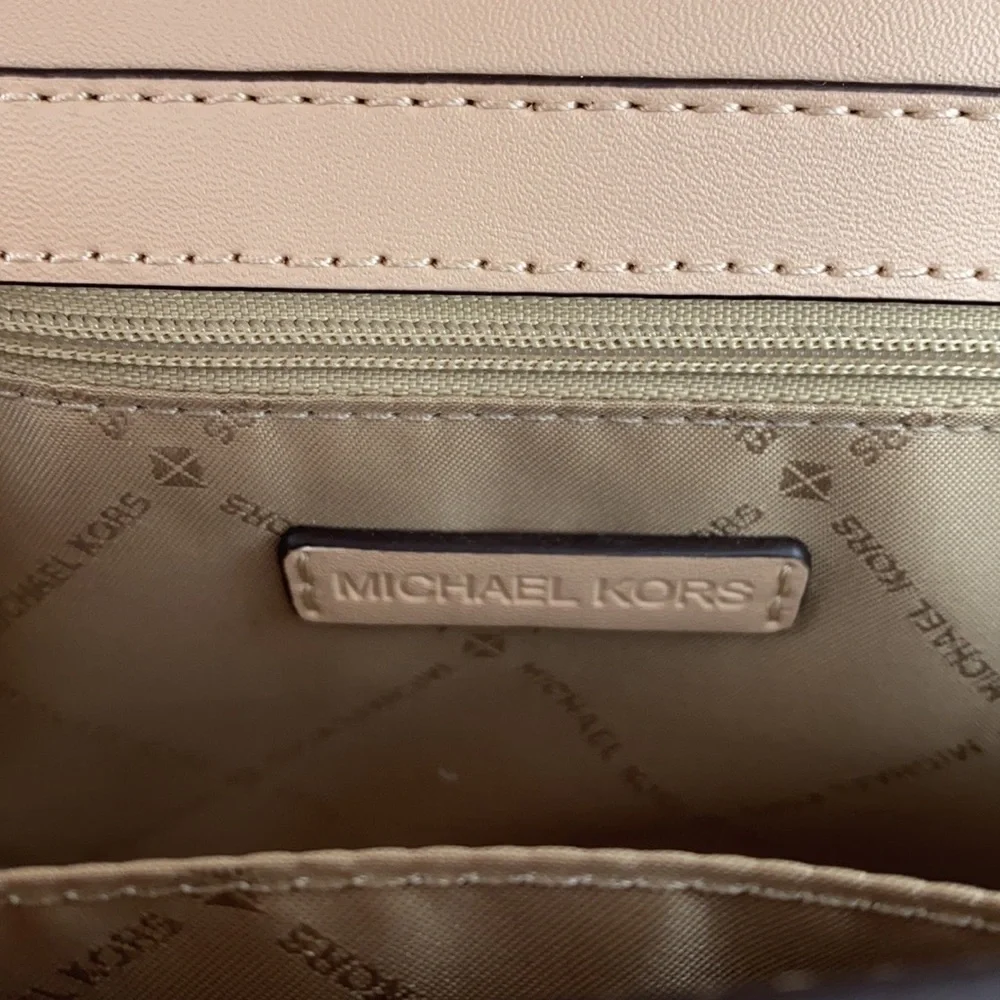 MICHAEL KORS MERCER SMALL CLUTCH XBODY BUFF